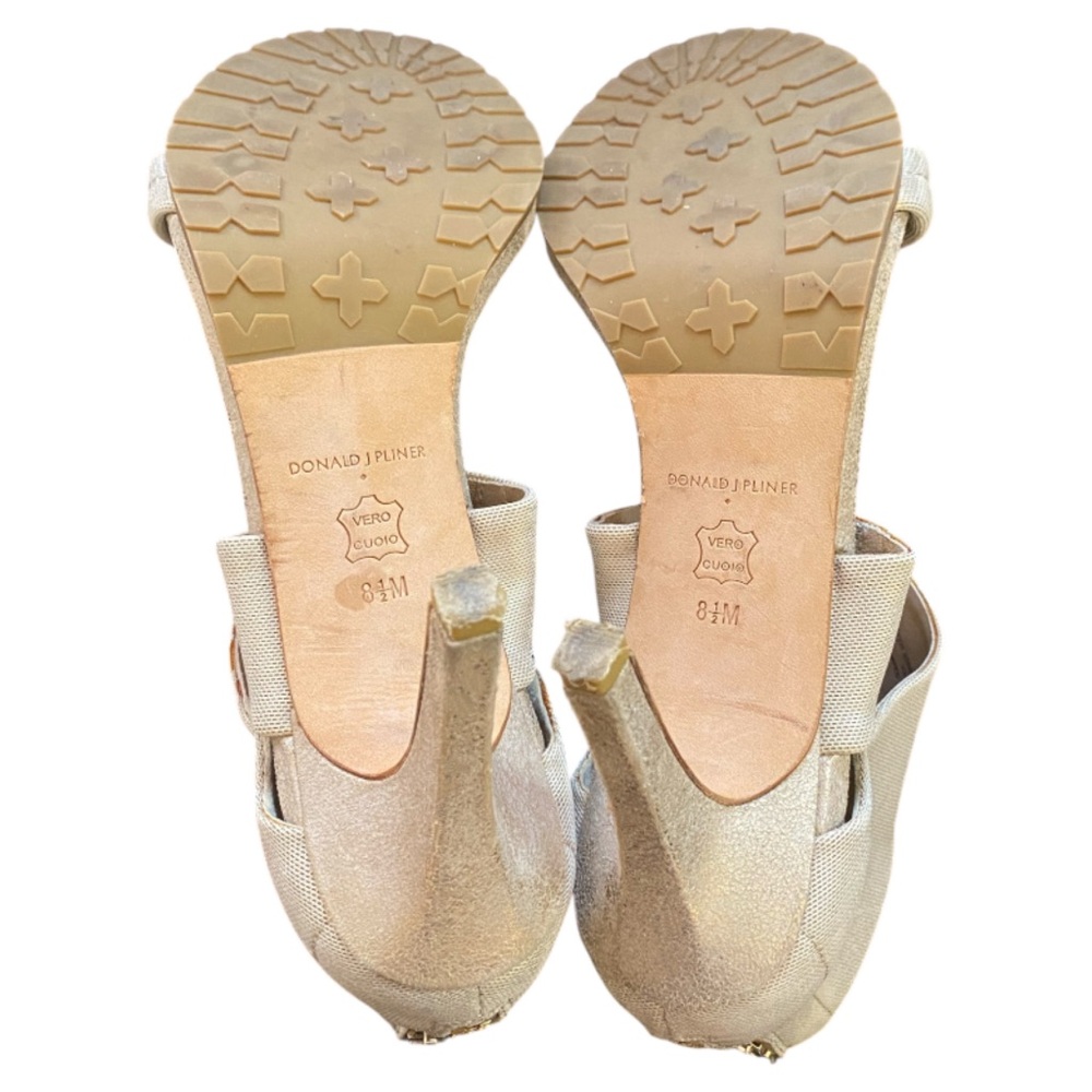 Donald Pliner Tilly Heels Size 8.5 M Tan Champagne Gold Shimmer Fabric Zip - Picture 7 of 9